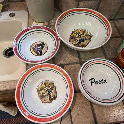 3 Large Pasta Serving Bowls & 4 other bowls