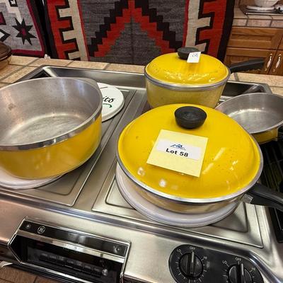 Set of yellow Club Pans - 4 pans & 2 lids