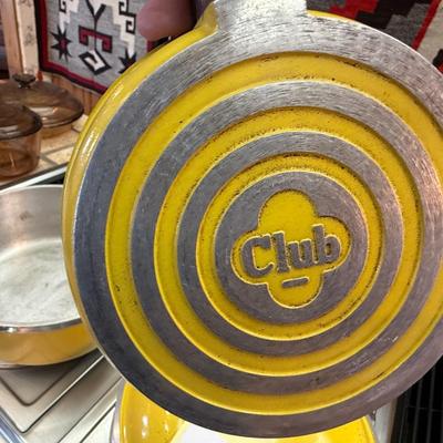 Set of yellow Club Pans - 4 pans & 2 lids