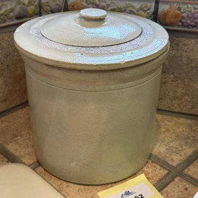 Vintage Stoneware Pot/Canister w/lid