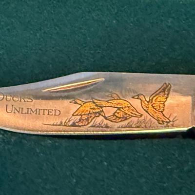 Schrade Ducks Unlimtied etched blade comm. Knife & box