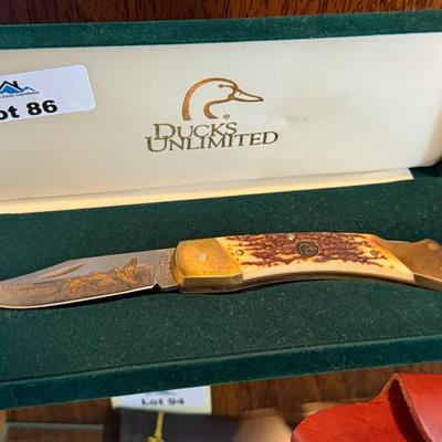 Schrade Ducks Unlimtied etched blade comm. Knife & box