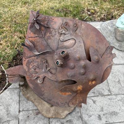Metal Yard Frog on Lilly Pad springing type yard Art