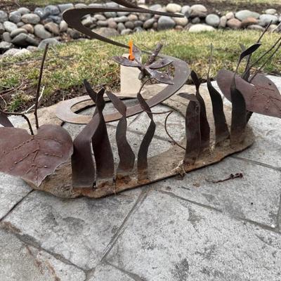 Metal Yard Frog on Lilly Pad springing type yard Art
