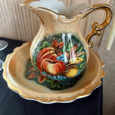 2 matching pitchers & wash basins - 1 mini & 1 larger