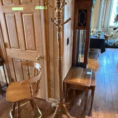 Wooden 6’ t Oak Coat/Hat rack