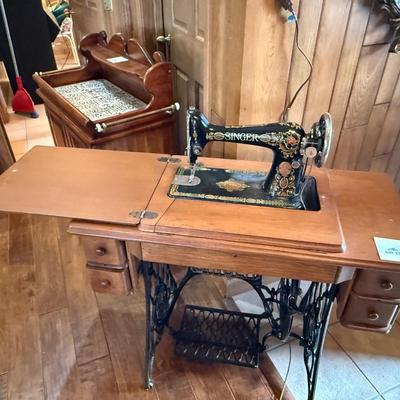 Singer Sewing Machine in wooden cabinet