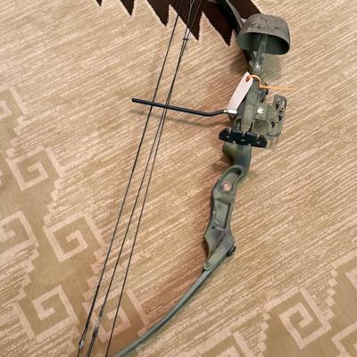 Bear Signature Line Model 0834457 Whitetail II Bow