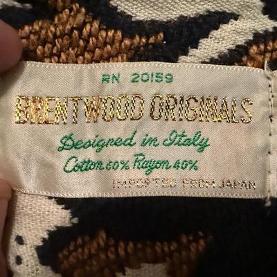 Brentwood Originals Queen sized bedspread 9’ x 88”
