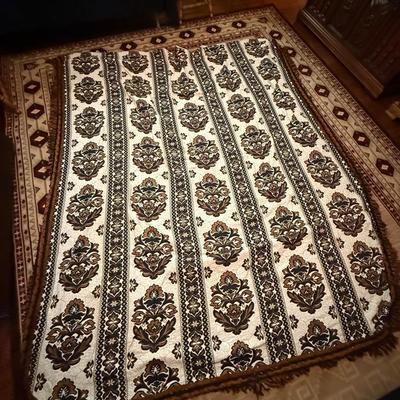 Brentwood Originals Queen sized bedspread 9’ x 88”
