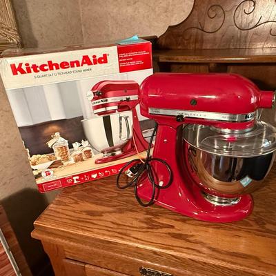 Red KitchenAid Mixer 5 Quart w/bowl, attachments, box