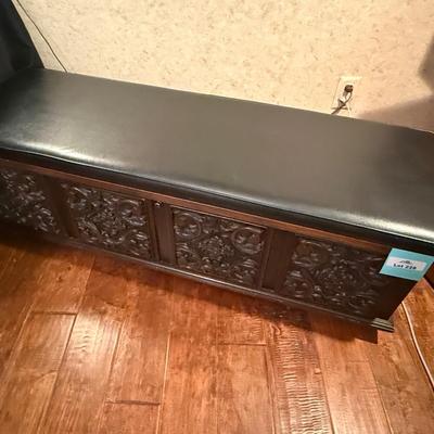 Lane Cedar Chest w/Upholstered Top rolling Bench Seat