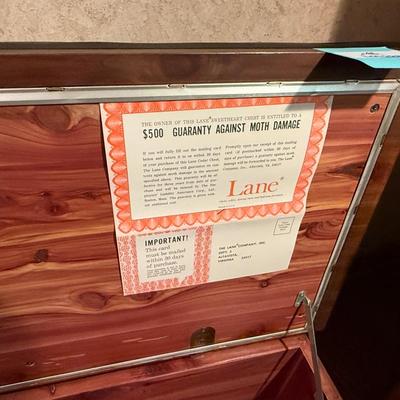 Lane Cedar Chest w/Upholstered Top rolling Bench Seat