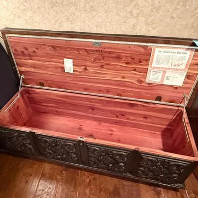 Lane Cedar Chest w/Upholstered Top rolling Bench Seat