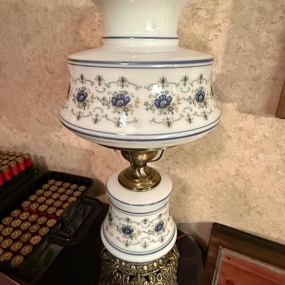 Vintage 2 bulb 22”t brass & glass Table Lamp