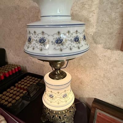 Vintage 2 bulb 22”t brass & glass Table Lamp