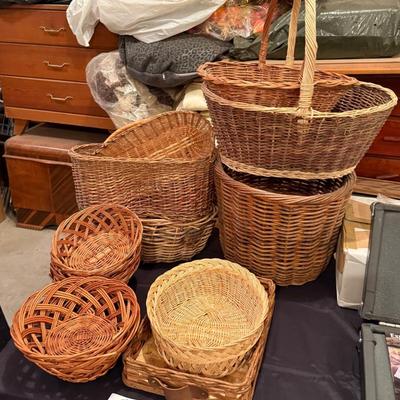 Lot of woven baskets about a dozen various sized/shapes