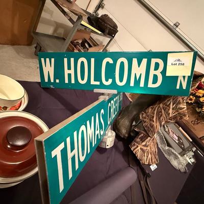 Thomas Creek Lane/Holcomb Ranch Ln Street Sign