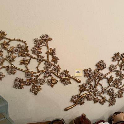 Vintage floral Wall Hangings - Pair of molded Plastic