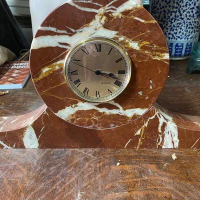 Quartz mantle clock