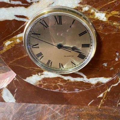 Quartz mantle clock