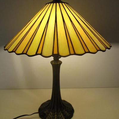 Pleated Tiffany Style Stained Glass Table Lamp