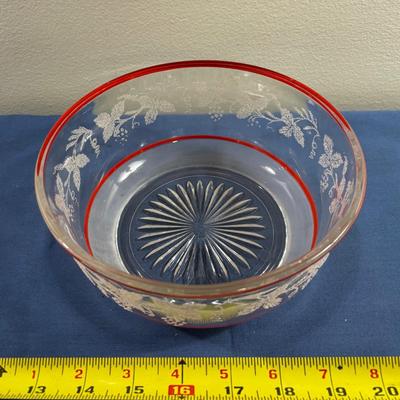 Vintage 1940 Serving Bowl