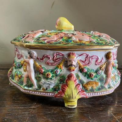 Capodimonte footed casserole dish cherubs