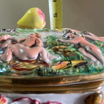 Capodimonte footed casserole dish cherubs