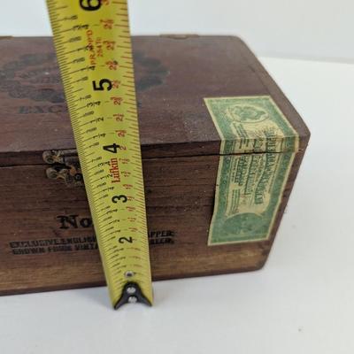 Hoyo Monterrey Excalibur No. I Exclusive English Claro Wrapped Grown From Vintage Havana Seed Wooden Box