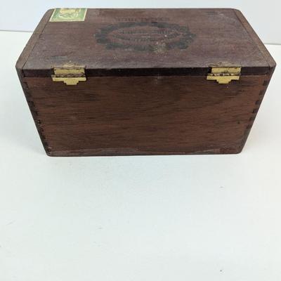 Hoyo Monterrey Excalibur No. I Exclusive English Claro Wrapped Grown From Vintage Havana Seed Wooden Box