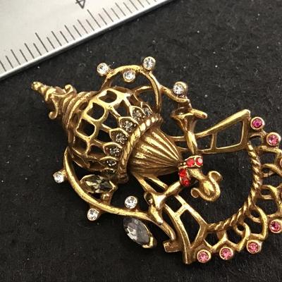 Vintage Brooch Gold Tone