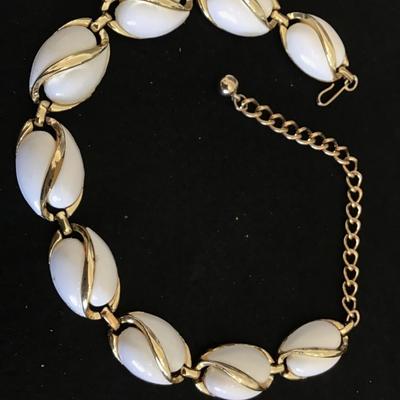 Coro Vintage Thermoset Necklace