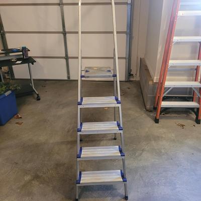 Husky and Leifheit Ladders (G-El)