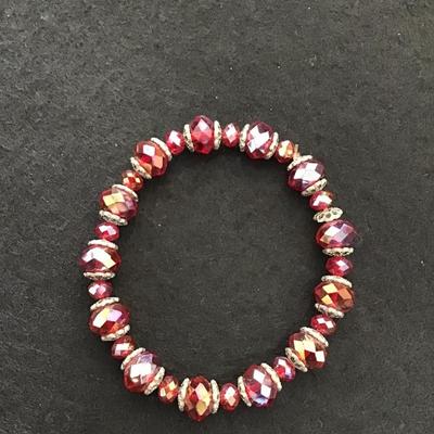 Very pretty faceted red Stretch bracelet