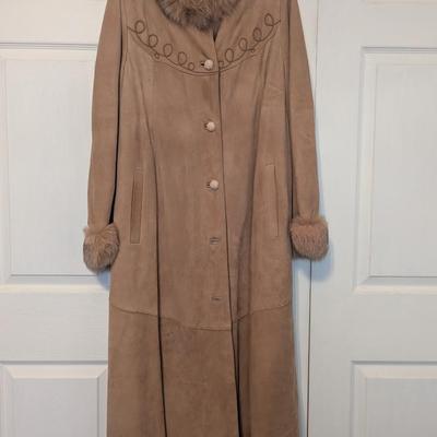 Women's Kestila Turku Finland Leather Coat With Fur Trimmed Hood & Cuffs