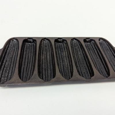 Wagner Ware's Junior Krusty Korn Kobs Cast Iron Cornbread Pan