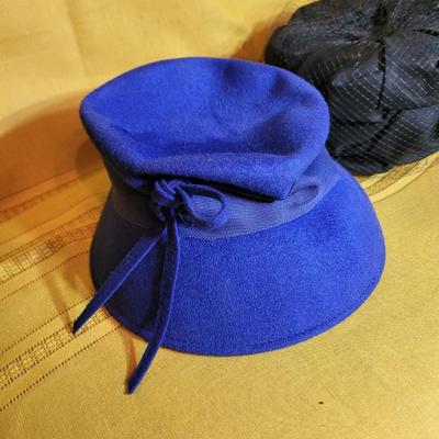 2 women's hats from the 1960s