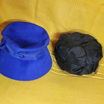 2 women's hats from the 1960s