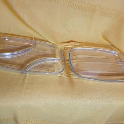 2 serving trays