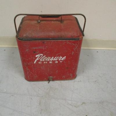 Vintage Pleasure Cooler Chest