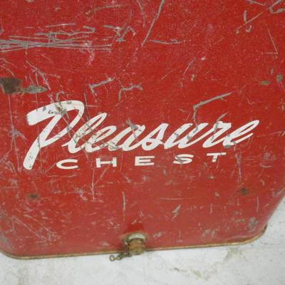 Vintage Pleasure Cooler Chest