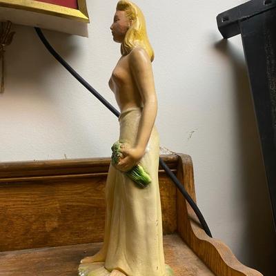 VINTAGE 1940S CARNIVAL CHALKWARE FIGURE