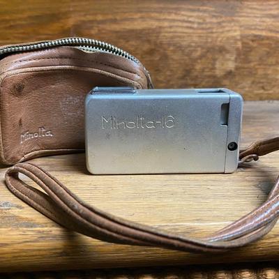 Minolta 16 Mini / Sub Miniature Collapsible Film Camera with case