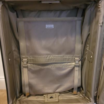 Briggs and Riley Luggage (GB4-EL)