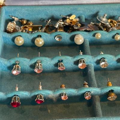 Mele earring organizer full of earrings