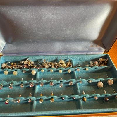 Mele earring organizer full of earrings