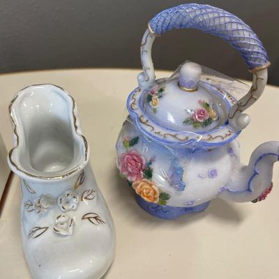 Shakers teapot and shoe