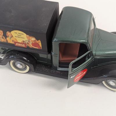 1931 ERTL Hawkeye Crate Bank 1/25 Scale NC Apple Festival 2001 & Coca-Cola Die-cast 1936 Ford Pick-up