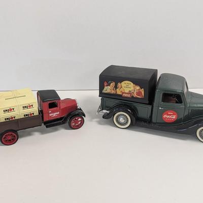1931 ERTL Hawkeye Crate Bank 1/25 Scale NC Apple Festival 2001 & Coca-Cola Die-cast 1936 Ford Pick-up
